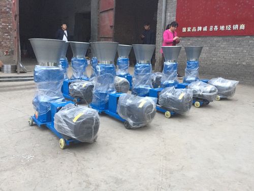 秸稈壓塊機壓出的產(chǎn)品是用來做飼料或燃料的.